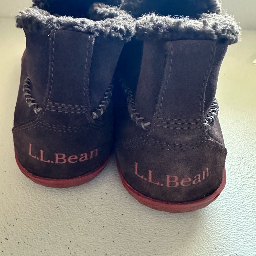 L.L.Bean Mountain SlipperBoots with a brown suede uppersoft fleece lining - Picture 4 of 10